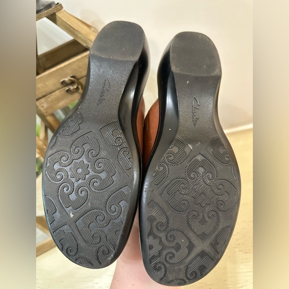 CLARKS Leather Slip on Women’s Brown Shoe size 8M - Picture 10 of 11